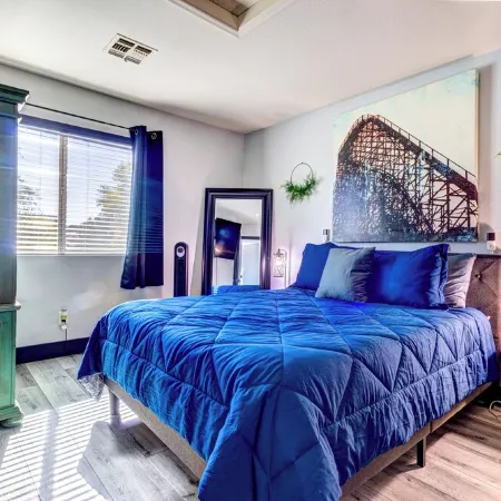 Modern 3bd3bth w/ misters, pool/spa, pool table, kayaks/pedal boat/bikes/fishing