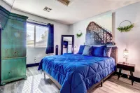 Modern 3bd3bth w/ misters, pool/spa, pool table, kayaks/pedal boat/bikes/fishing