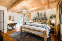 Resort Retreat: Sauna, Hot Tub, Pool table + more!