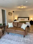 Hidden Gem Modern Loft Hotels near Streamway Park