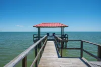 Blue Haven ~Coastal Retreat Studio in Fulton ~ Private Fishing Pier