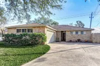 Cheerful 3-bedroom home with indoor fireplace Hotels near St Gregory the Great Church