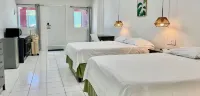 Footsteps to Beach, AC, Fast Wi-Fi, Hot Water Отели в г. 
