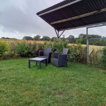 Furnished cottage "les Azalés" Отели в г. Плоэрмель