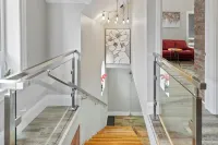 Single Bachelor unit en-suite Across from Google