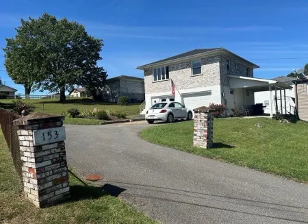 Well-Appointed 2br house 10 mins to New River Gorge National Park Отели рядом с достопримечательностью «Ace Adventure Water Park»