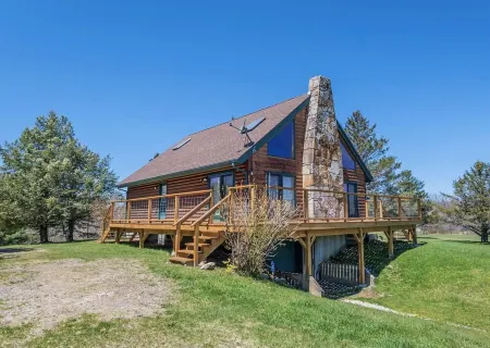 Lakefront House with Stunning Views and Great Room