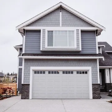 Quiet, above-garage suite in Royal Bay