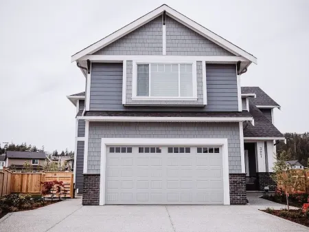 Quiet, above-garage suite in Royal Bay
