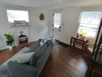 Romantic Tiny Cabin- With Lake View