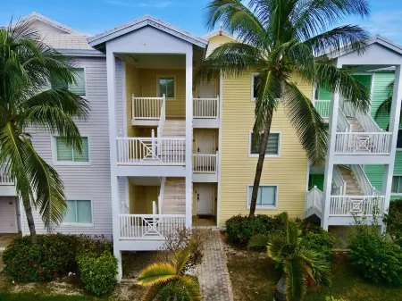 5 "J" Jus Chillin'  Cozy 2-bedroom condo in Resorts World Bimini Community