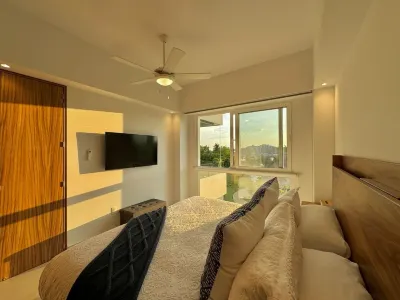 Luxe 2BR/2BA Pool & Jacuzzi!