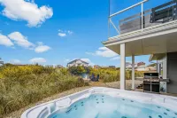 NEW! 1 minute to beach-Ocean Views-Hot Tub-Waffles for Breakfast