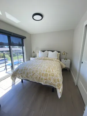 Gateway to Naramata Bench - Executive 2 bedroom suite on the edge of town.