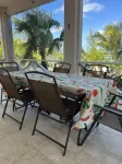 Island Gypsy, a Serene Beachfront Apartment on Cocoa Bay for up to 4 Guests. Hotels in Green Turtle Cay