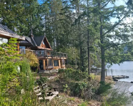 Charming waterfront Salt Spring Island B&B Hotels in Salt Spring Island