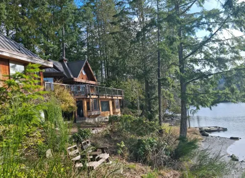 Charming waterfront Salt Spring Island B&B