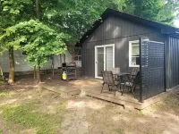 2 Bedroom Cabin Across Lake Simcoe Hotels in Cookstown
