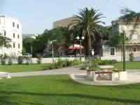 Own Private Garden+100 Mtrs To Beach, Bars & Shops Các khách sạn ở Kastel Stari