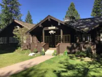 Historic Point Comfort Lodge on Upper Klamath Lake at Rocky Point Các khách sạn gần The Children's Museum of Klamath Falls