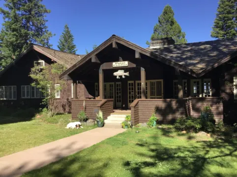 Historic Point Comfort Lodge on Upper Klamath Lake at Rocky Point