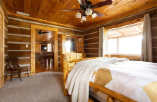 3 Min to Brown County State Park+Hot Tub+Fire Pit+Swing Set+Games