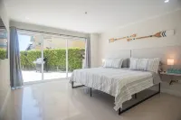 Oceania 4 bed 3 bath ocean view. Beachfront luxury, stunning Eagle Beach views