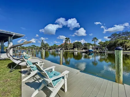 Wonderful Canal Front Condo! Bring Your Boat!UNIT 11
