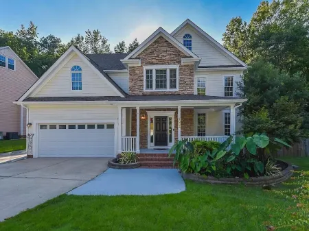 Home Sweet NC. Amazing Location!