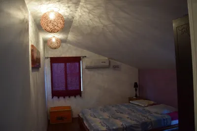 Kaz Breizoreol, on the first floor of a family house, independent entrance. Hotels near Mafate
