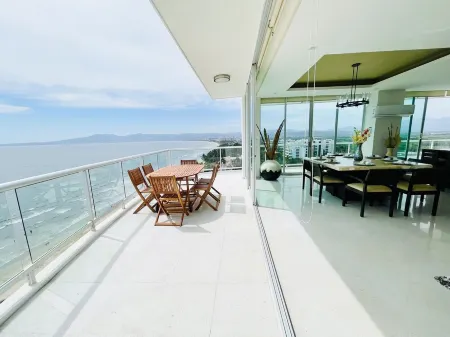 *New Listing* LUXURY BEACH PENTHOUSE INFINITY POOL & ROOFTOP BAR