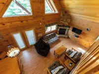 Cozy 3-bdrm cabin in Warrens with AC WiFi and a beautiful view off the back deck Hotels in Warrens