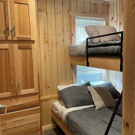 Creekside Cabin by The Ark