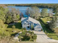 The Ultimate Lakeside Getaway! Hotels near Willa Springs