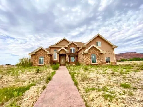 Up to 10 Guests in Kanab's 2nd Largest Home! 6 Bedrooms 6.5 Baths, Country, View