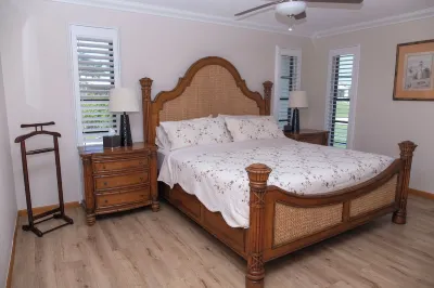 The Admiral's Lodge- newly renovated to state of the art Luxury Hotels near A.C. Freeman House