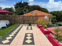 Waaaw!! Charming Villa! 5 minutes from supermarkets, pharmacy, restaurants, beach. Hotels in 