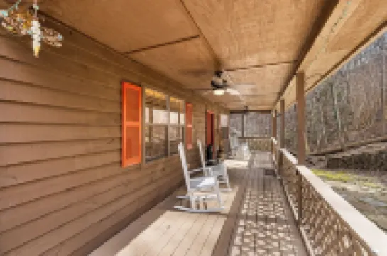 Mountain Views, 3 king beds, ready for Multi Couples get away!!! Fido too!!!