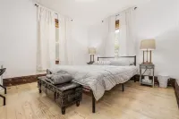 Mountain Serene Views and Creek-side Charm - Pet Friendly