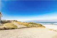 Amazing 4 Bd Beach Front Home! w/Stairsto Beach   Pets-ok!