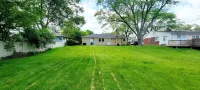 Delightful Cozy Home, 2 Bedroom, 1 full Bath, Conveniently located.