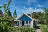 Holiday house with 3 bedrooms directly on the Useriner See with bathing beach, fireplace