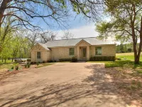 Cottage Near Lake Austin