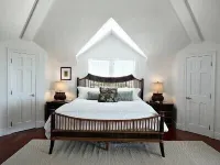 Luxury Home in Feb. Pt. with dip pool, spectacular ocean views, steps to beach โรงแรมใน