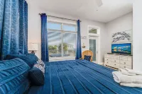 Sleeps 16! Across from beach! POOL! Close to downtown! Downstairs apartment!