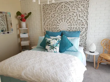 Beach Getaway Ocean Grove 1 bedroom Self Contained Unit Отели в г. Ошен Гров