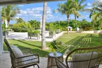 2BR/2BA Ground Floor Apartment in Lush Tropical Garden, 3