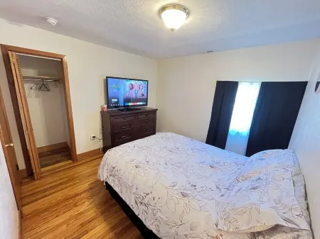 Relaxing 3-Bedroom Apartment with WiFi, AC in Crosslanes.