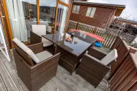 Perfectly located  3 bedroom lodge in Newton Ferrers Hotels in Newton and Noss