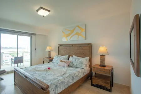 Luxurious 2BR Beachfront Condo: Embrace Coastal Living's Charm at The Cliff SXM!